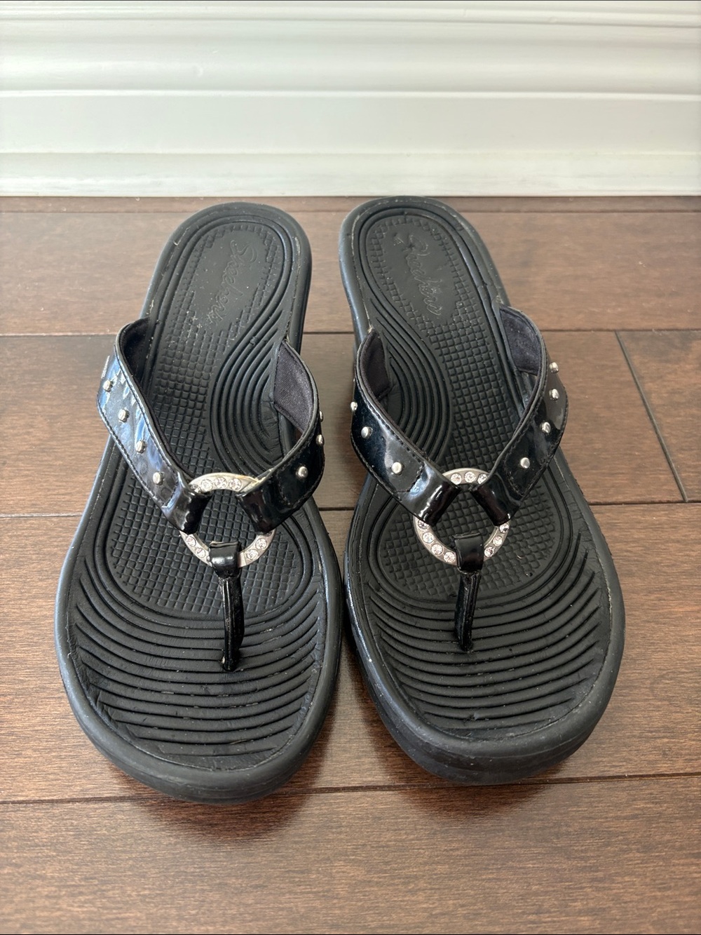 Skechers Black Jeweled Thong / Studded Sandals